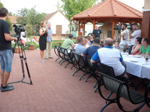 A lengyel családok fogadása a Pötyi szállón
